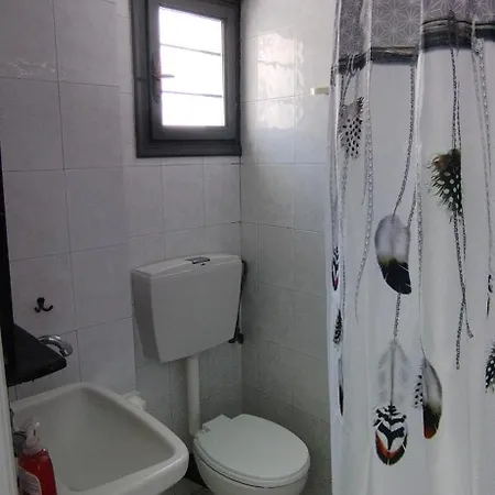 Art - Kitchen & Washing Machine Included Períssa